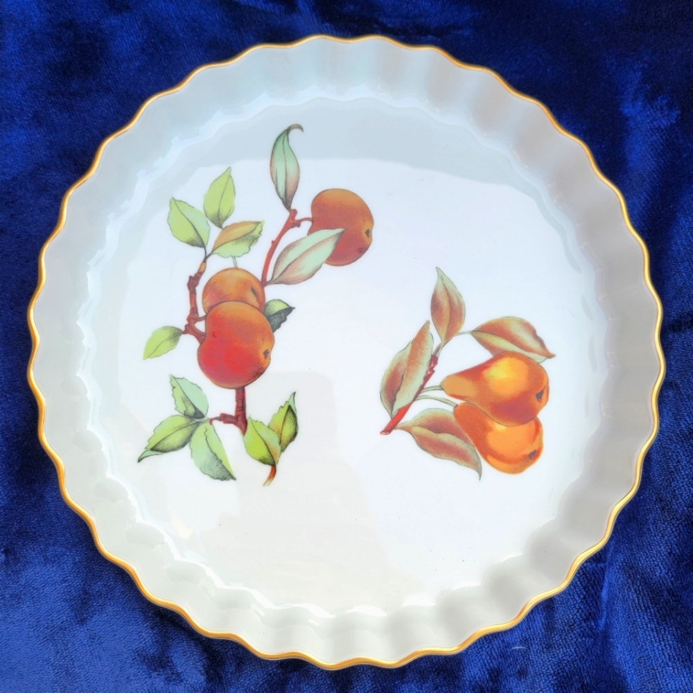 Royal Worcester Evesham Gold Porcelain 9" Quiche Dish Fruit Pattern Gold Rim